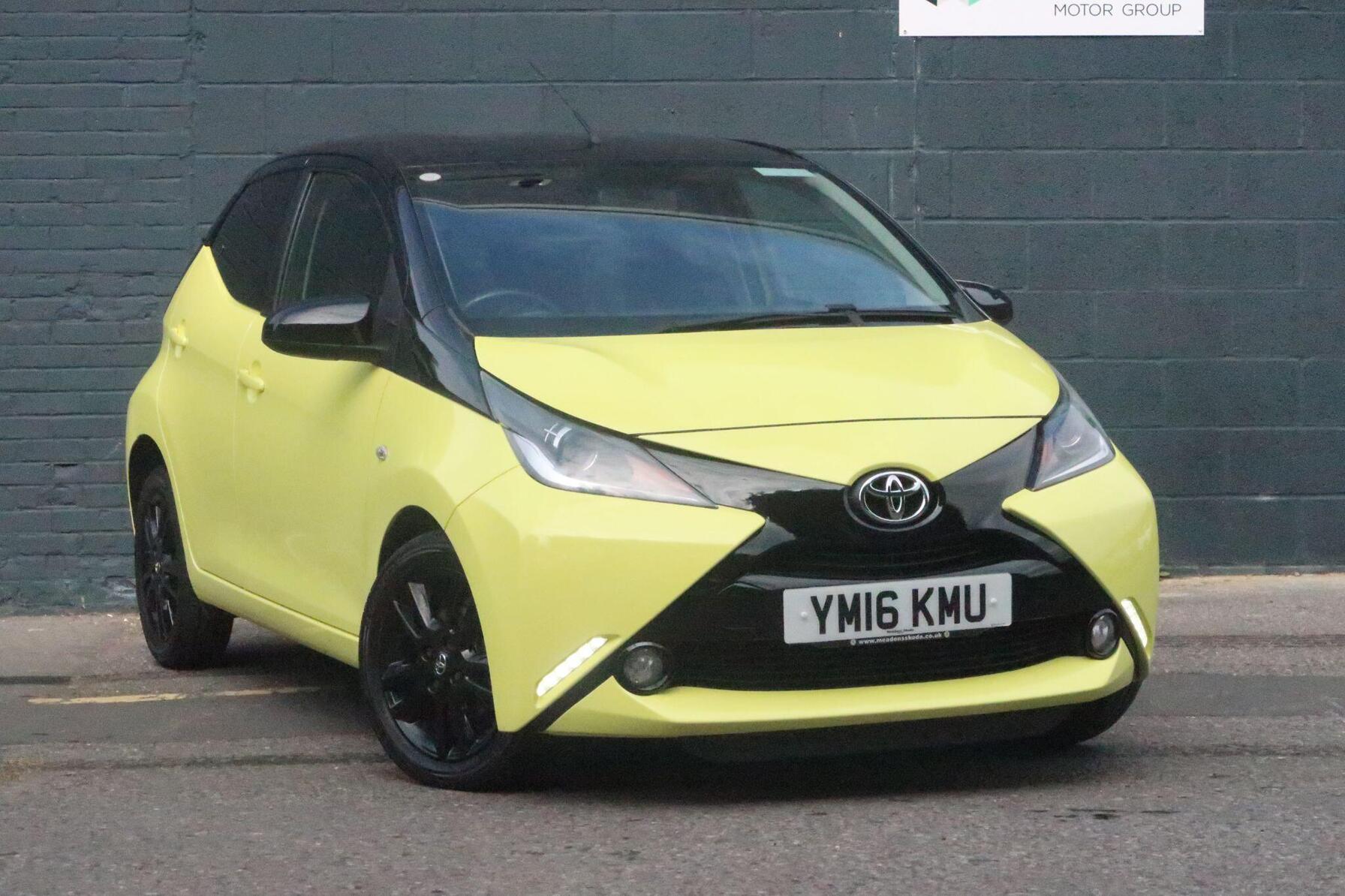 2016/16 Toyota AYGO 1.0 VVT-i x-cite 3 Yellow Bi-Tone Euro 6 5dr Hatchback